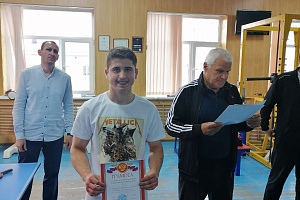 Итоги соревнований по армрестлингу