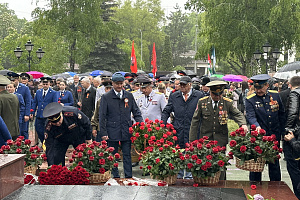 Церемония возложения цветов в День Победы