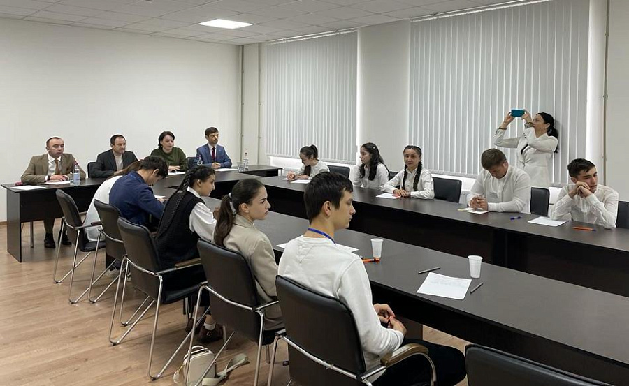 Полуфинал Республиканского турнира по дебатам на кабардинском языке им. Ю.Х. Калмыкова