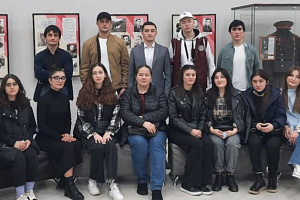 Студенты посетили развёрнутую в Национальном музее КБР выставку «Славой овеянные»