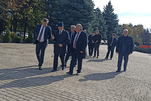 Продолжается благоустройство территории вуза