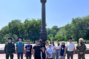 Представители вуза приняли участие в подготовке акции ко Дню флага РФ