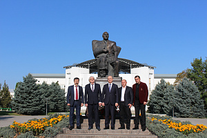 К памятнику Валерию Кокову возложили цветы