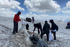 Эковолонтёры провели акцию на склонах Эльбруса