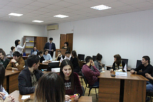 Сторонники партии «Единая Россия» провели игру «РосКвиз»