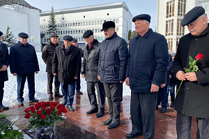 Коллектив вуза почтил память профессора Бориса Жерукова
