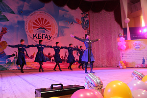 Первый праздник весны