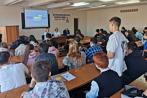 Студентам рассказали об опасности вовлечения в экстремистскую деятельность через соцсети