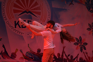 Первый праздник весны