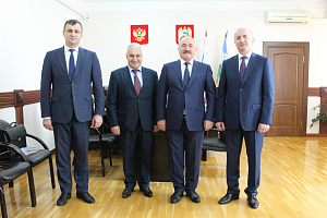 Поздравляем начальника управления по эксплуатации имущественного комплекса Анзора Жиляева с защитой диссертации!