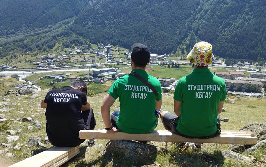Эковолонтёры агрономического факультета помогают в благоустройстве территории НП «Приэльбрусье»