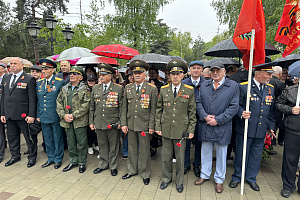 Церемония возложения цветов в День Победы