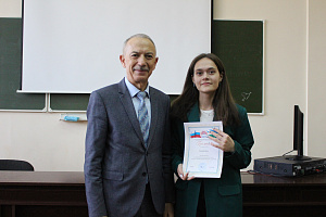 Лучших студентов отметили грамотами и благодарностями