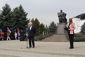 В Нальчике прошла акция в поддержку решений Президента России Владимира Путина и Вооруженных Сил РФ
