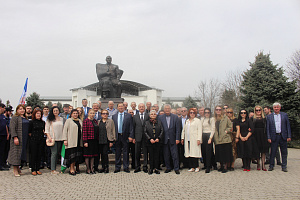 В Нальчике прошла акция в поддержку решений Президента России Владимира Путина и Вооруженных Сил РФ