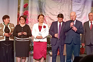 Назират Каирова получила золотую медаль «Почетный наставник творческой молодежи»