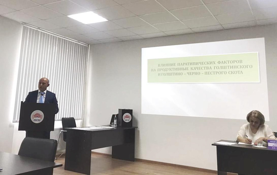 Поздравляем начальника управления по эксплуатации имущественного комплекса Анзора Жиляева с защитой диссертации!