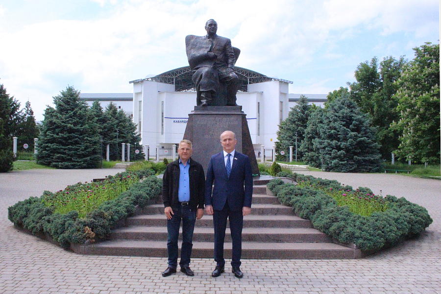 Вуз посетили коллеги из Пермского ГАТУ