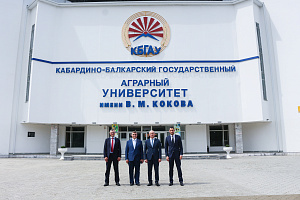 Аслан Апажев провел рабочую встречу с представителями Россельхозбанка