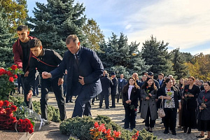 Память о Валерии Кокове живет: в Нальчике увековечили имя первого президента КБР