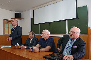 На торгово-технологическом факультете прошла встреча на тему гражданско-патриотического воспитания