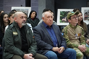 Студактив Кабардино-Балкарского ГАУ принял участие в открытии фотовыставки «Донбасс — глазами очевидца» 