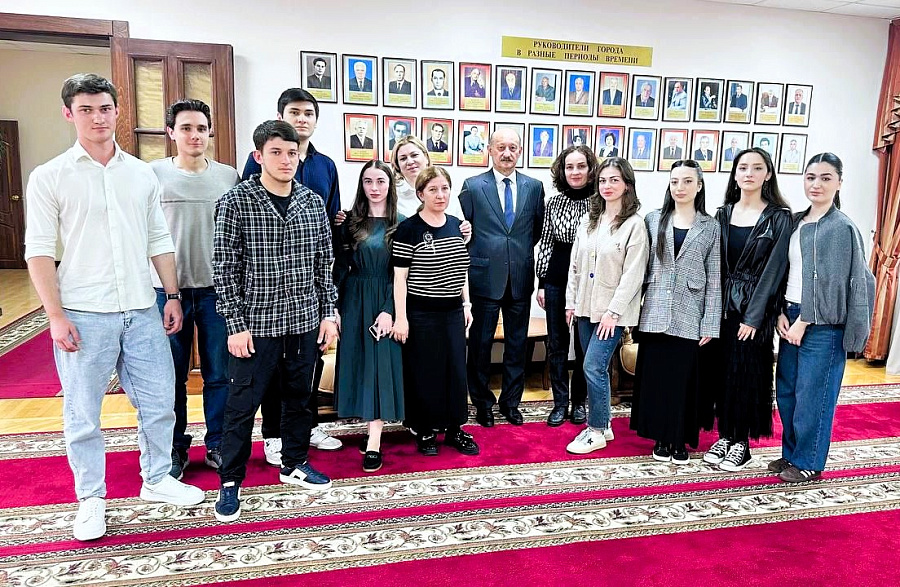 Будущих управленцев ознакомили с работой городского административного аппарата