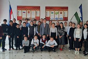 Азамат Забаков провёл профориетацию в родной школе