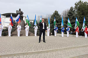 В Нальчике прошла акция в поддержку решений Президента России Владимира Путина и Вооруженных Сил РФ