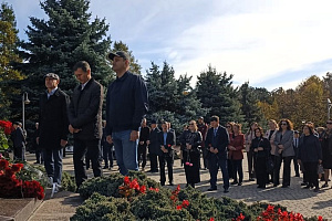 Память о Валерии Кокове живет: в Нальчике увековечили имя первого президента КБР