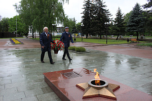 Отдавая дань памяти павшим