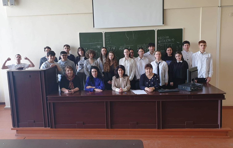 Для школьников провели деловую игру