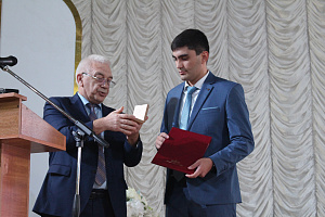 Глава КБР Казбек Коков принял участие в мероприятиях, посвященных 40-летию Кабардино-Балкарского ГАУ