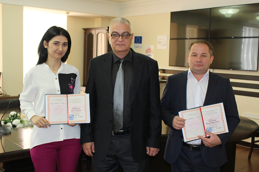 Поздравляем с получением дипломов!