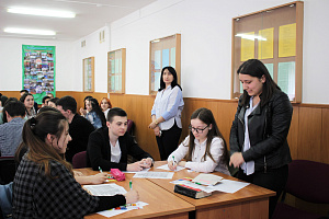 Школьники состязались со студентами на равных