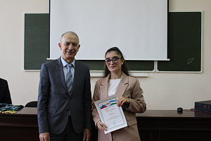 Лучших студентов отметили грамотами и благодарностями